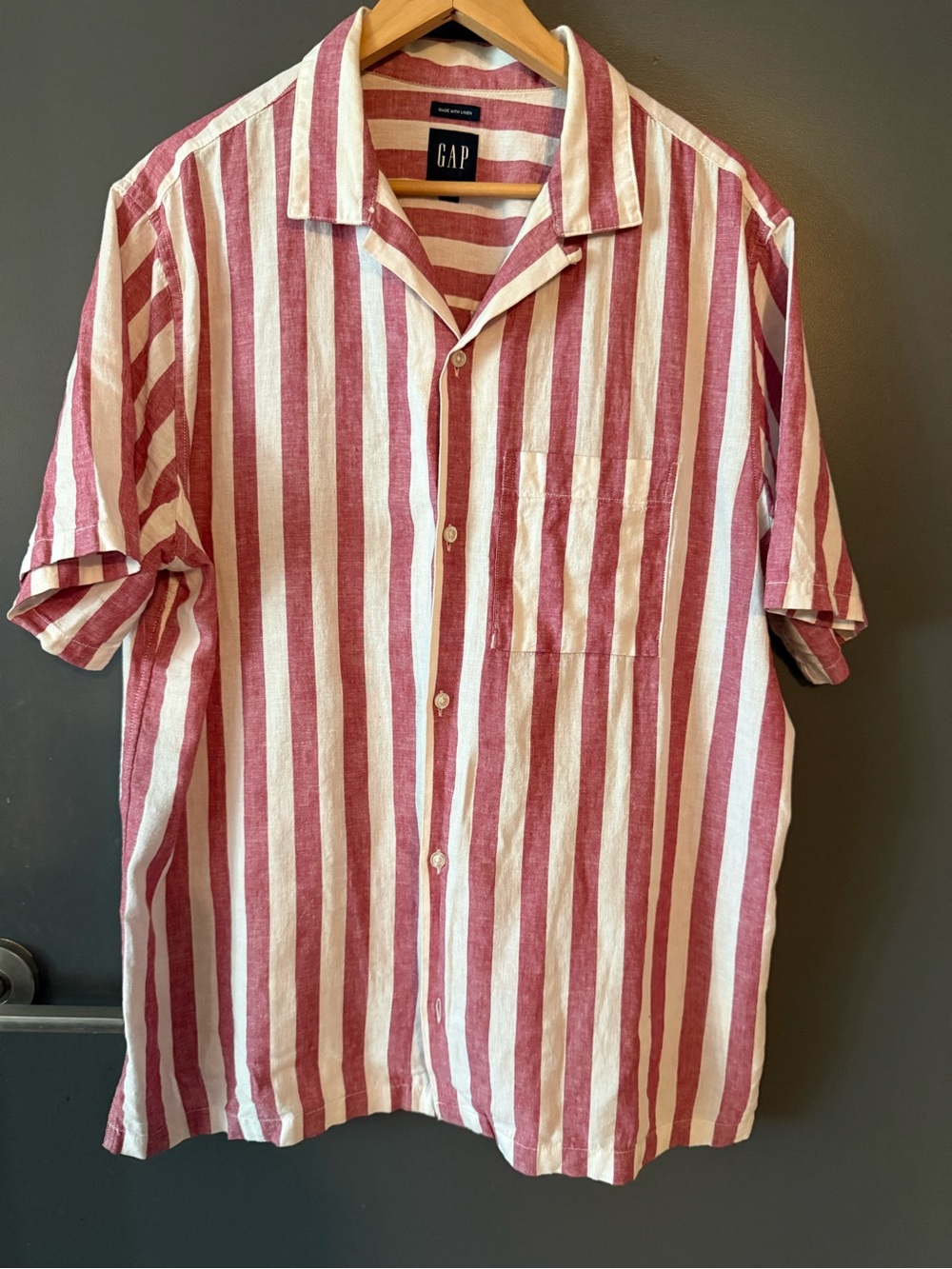 GAP Linen Button-Up Shirt in Red and White Stripe. Lg
